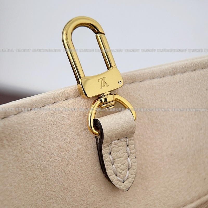 루이비통온더고PM크림로즈20260114-112913-010 루이비통온더고PM크림로즈.jpg