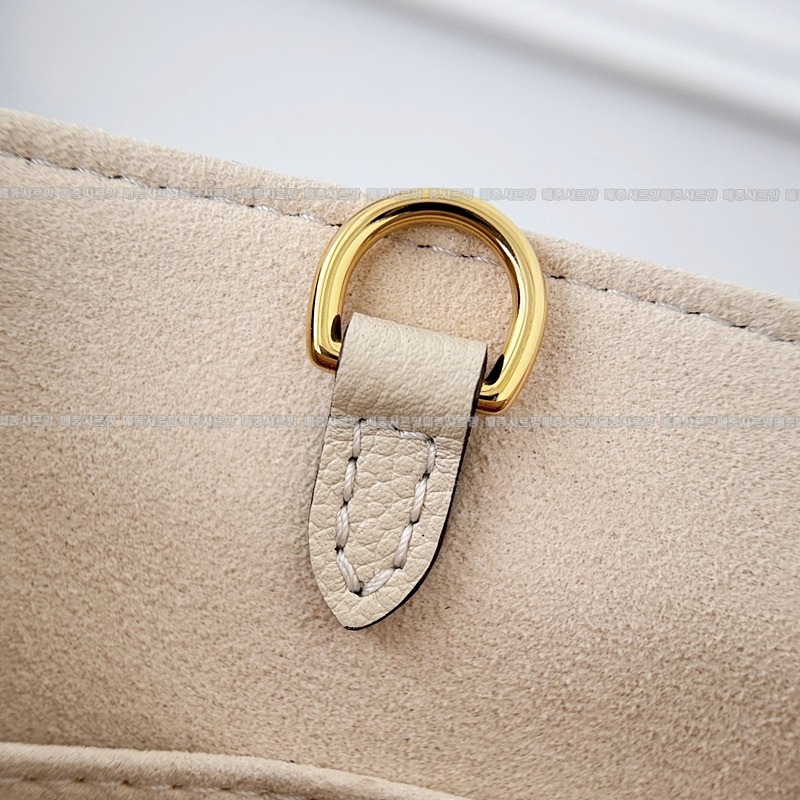 루이비통온더고PM크림로즈20260114-112913-011 루이비통온더고PM크림로즈.jpg