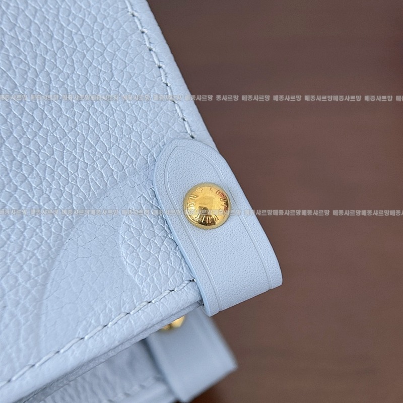 루이비통온더고PM블루아워20260114-124253-010 루이비통온더고PM블루아워.jpg