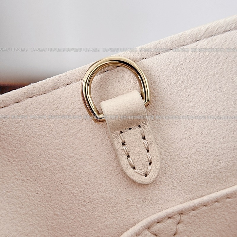 루이비통온더고모노그램데님 20260114-133040-013 루이비통온더고모노그램데님 .jpg