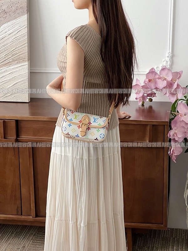 루이비통모노그램 멀티컬러 나오다니엔숄더백20260116-124530-003루이비통다니앤 .jpg