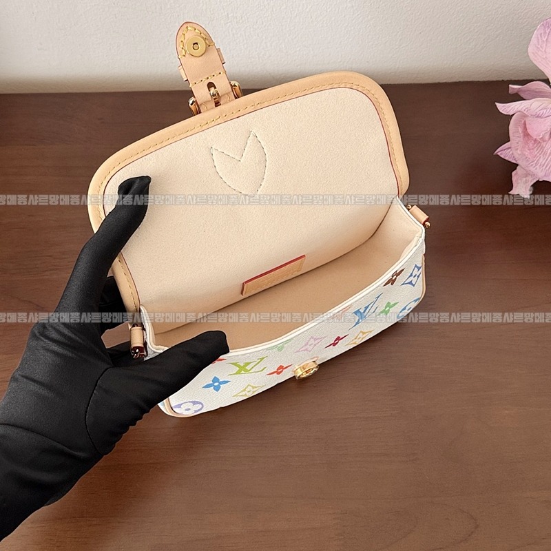 루이비통모노그램 멀티컬러 나오다니엔숄더백20260116-124532-018루이비통다니앤 .jpg