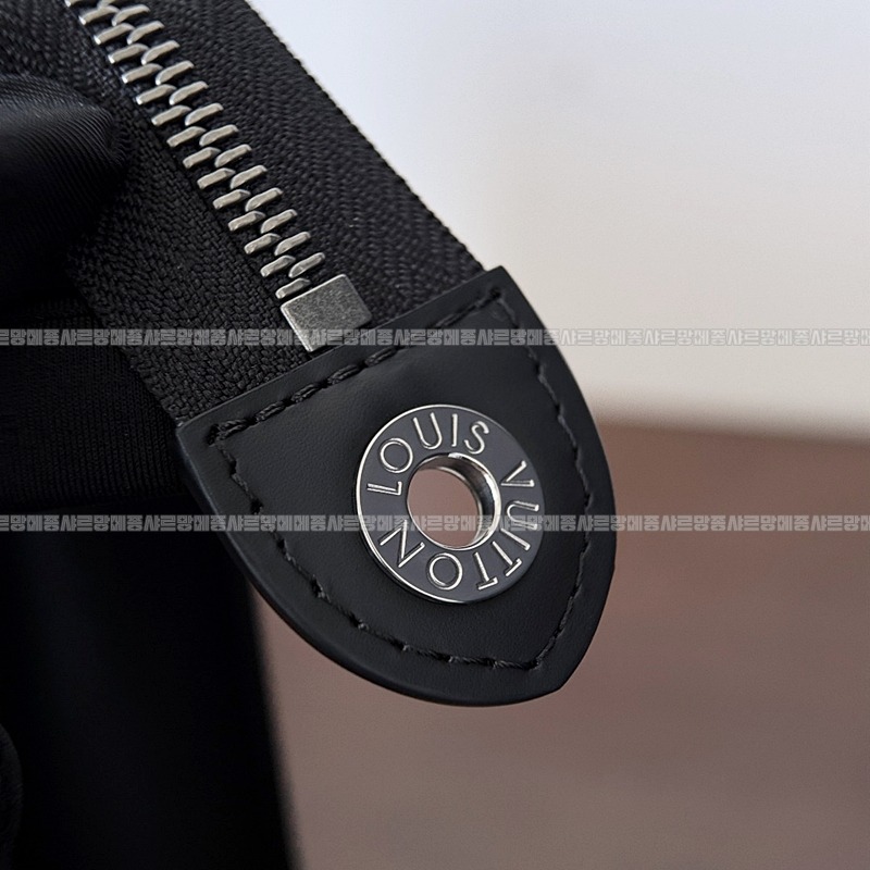 루이비통포쉐트보야주MM모노그램이클립스켄버스클러치20260116-151251-010루 .jpg