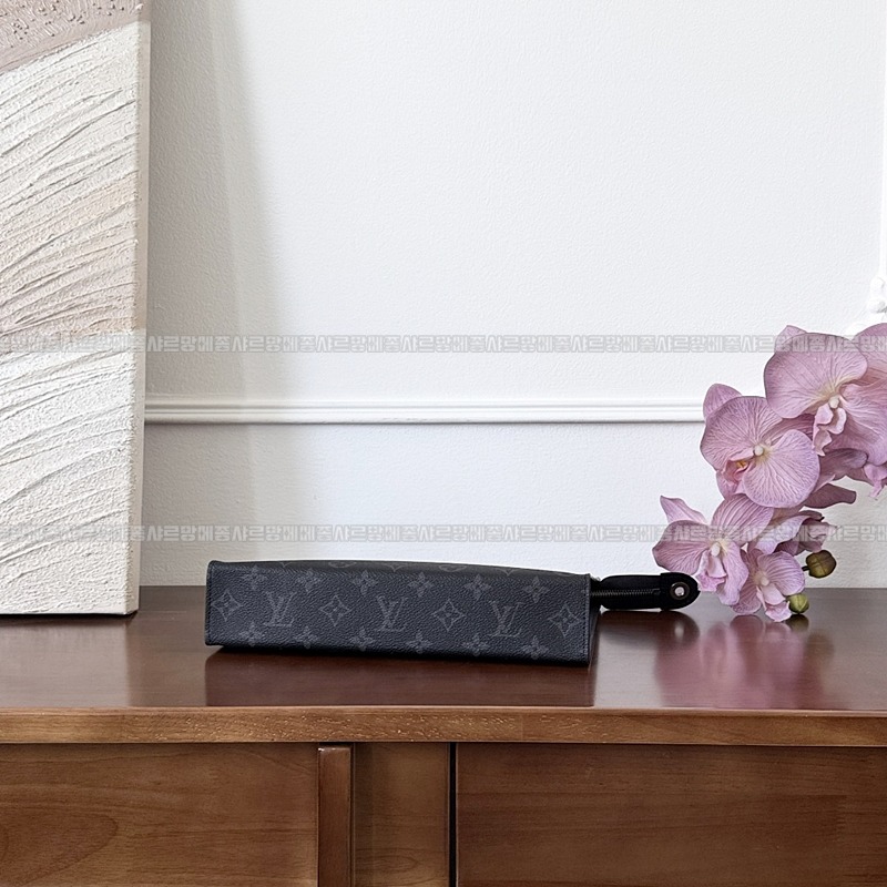 루이비통포쉐트보야주MM모노그램이클립스켄버스클러치20260116-151250-008루 .jpg