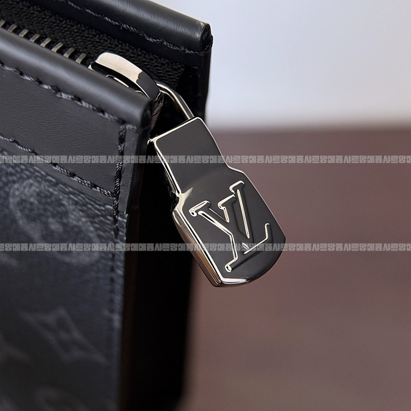 루이비통포쉐트보야주MM모노그램이클립스켄버스클러치20260116-151251-011루 .jpg