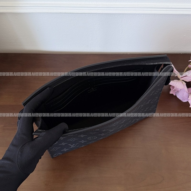 루이비통포쉐트보야주MM모노그램이클립스켄버스클러치20260116-151252-017루 .jpg