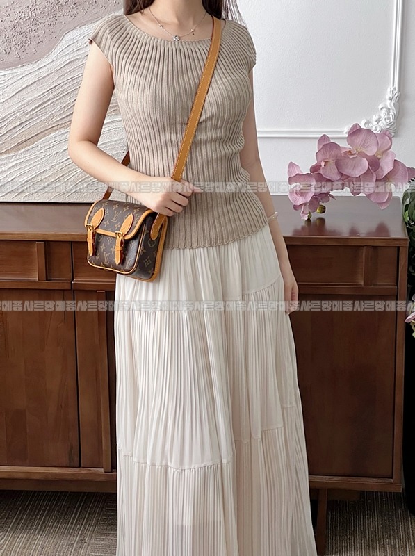 루이비통사첼웨어러블월릿20260116-161805-002루 .jpg