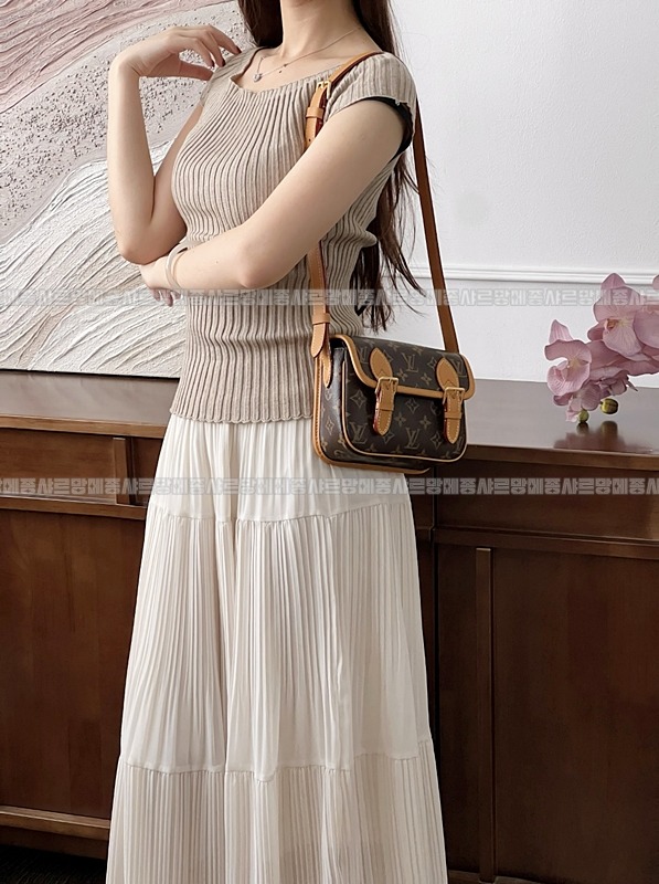 루이비통사첼웨어러블월릿20260116-161806-003루 .jpg