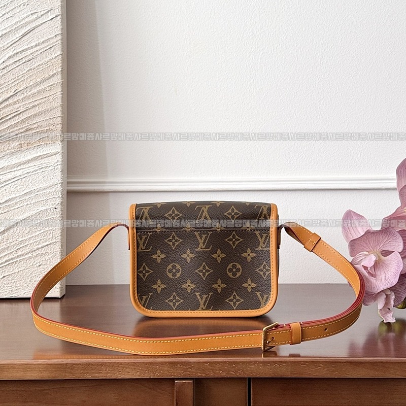 루이비통사첼웨어러블월릿20260116-161806-006루 .jpg