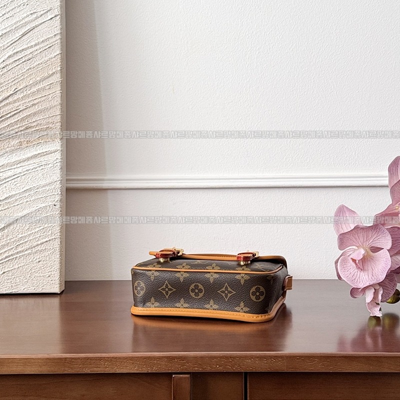 루이비통사첼웨어러블월릿20260116-161806-008루 .jpg