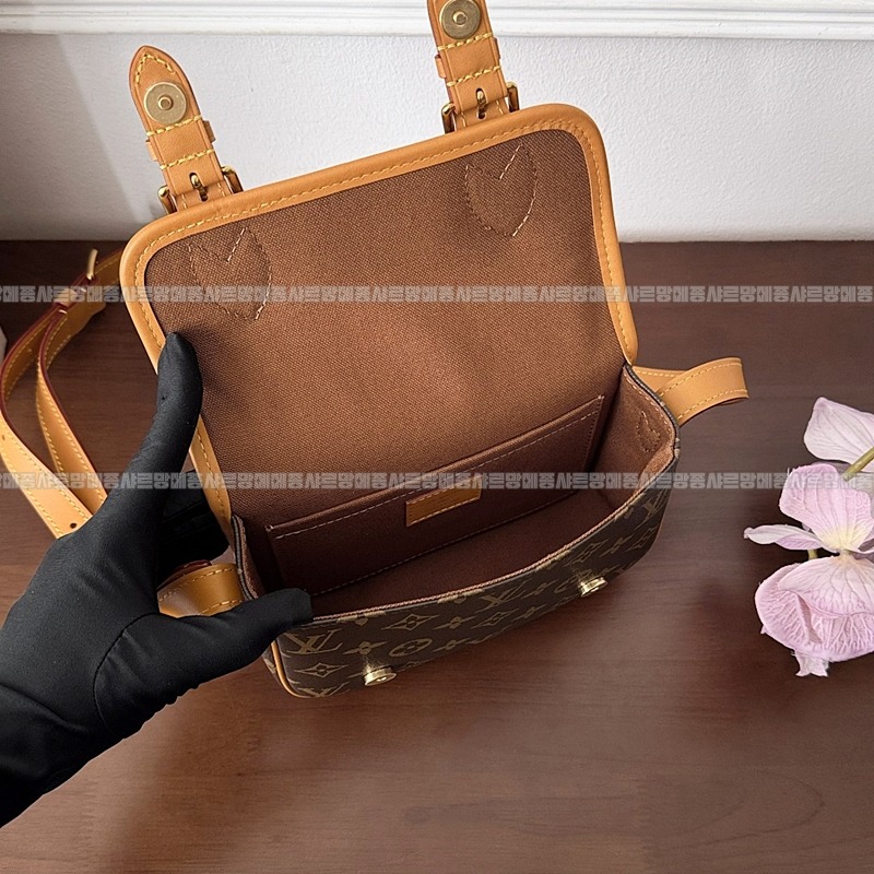 루이비통사첼웨어러블월릿20260116-161807-017루 .jpg