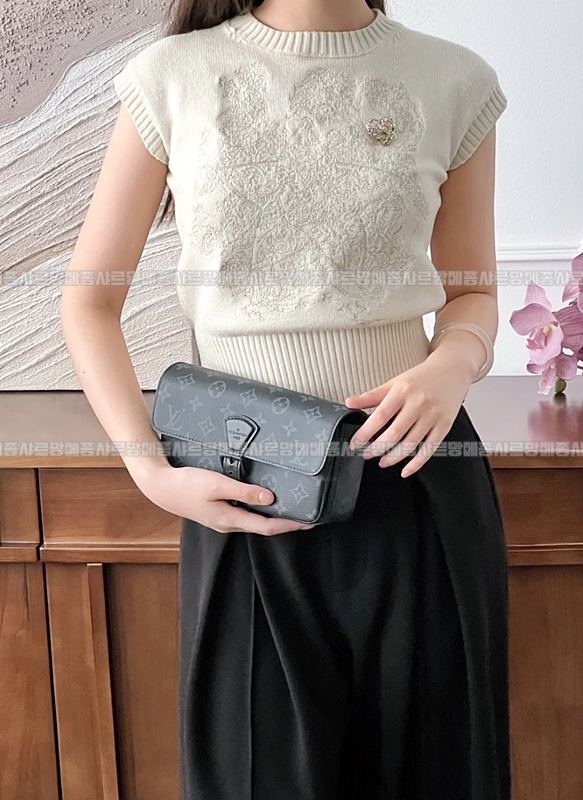 루이비통몽수리웨어러블월릿크로스백 20260117-140648-001루.jpg