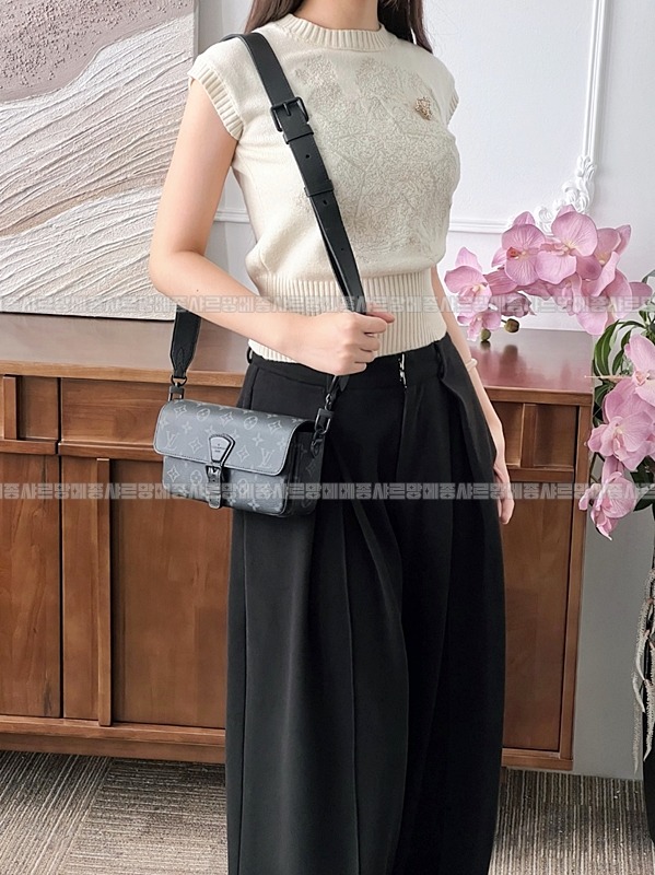 루이비통몽수리웨어러블월릿크로스백 20260117-140648-003루.jpg