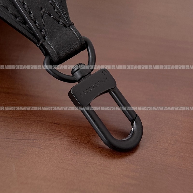 루이비통몽수리웨어러블월릿크로스백 20260117-140650-016루.jpg