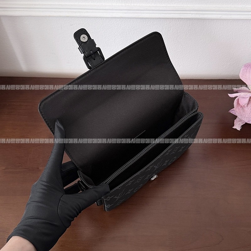 루이비통몽수리웨어러블월릿크로스백 20260117-140650-017루.jpg