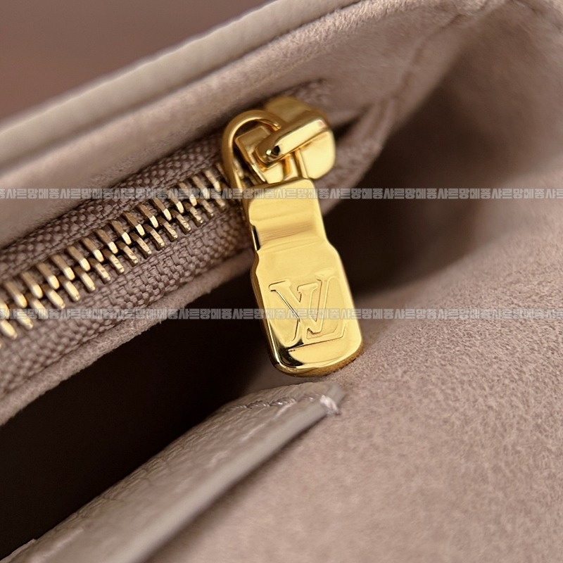 루이비통월릿온체인아이비 20260118-152459-010루.jpg