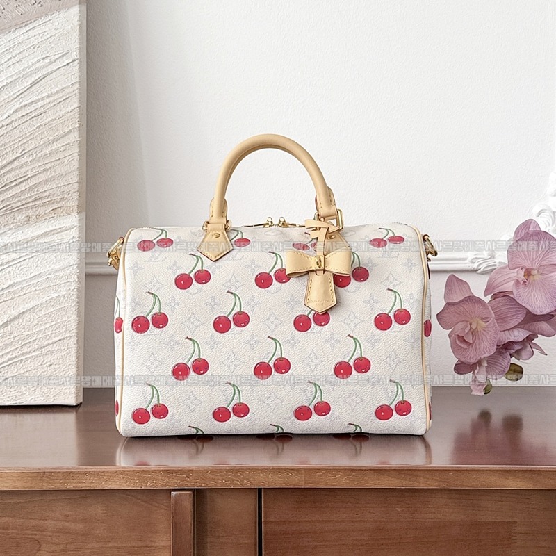 루이비통X무라카미다카시체리스피디소프트반둘리에30화이트 20260122-180041-006루.jpg