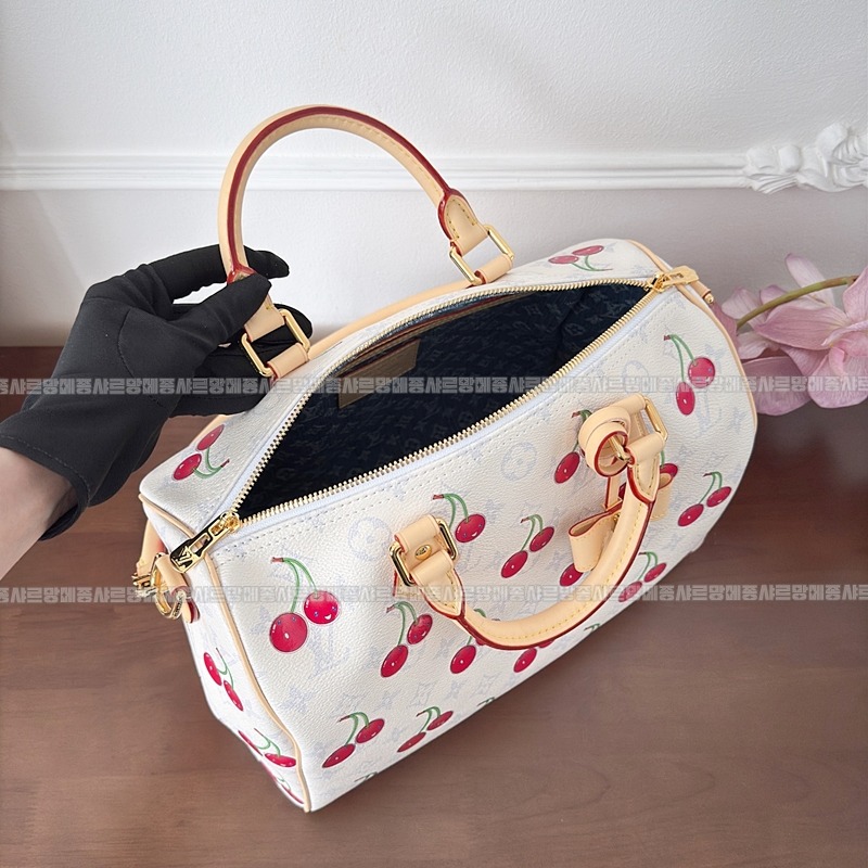 루이비통X무라카미다카시체리스피디소프트반둘리에30화이트 20260122-180043-019루.jpg