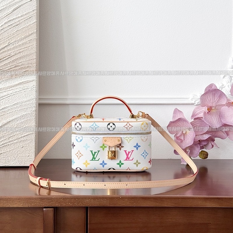 루이비통X무라카미타카시베니티체인파우치 20260128-141123-005루.jpg