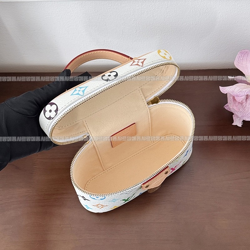 루이비통X무라카미타카시베니티체인파우치 20260128-141125-018루.jpg