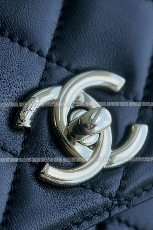 샤넬트렌디CC탑핸들뉴미니백 20260130-164820-019루.jpg