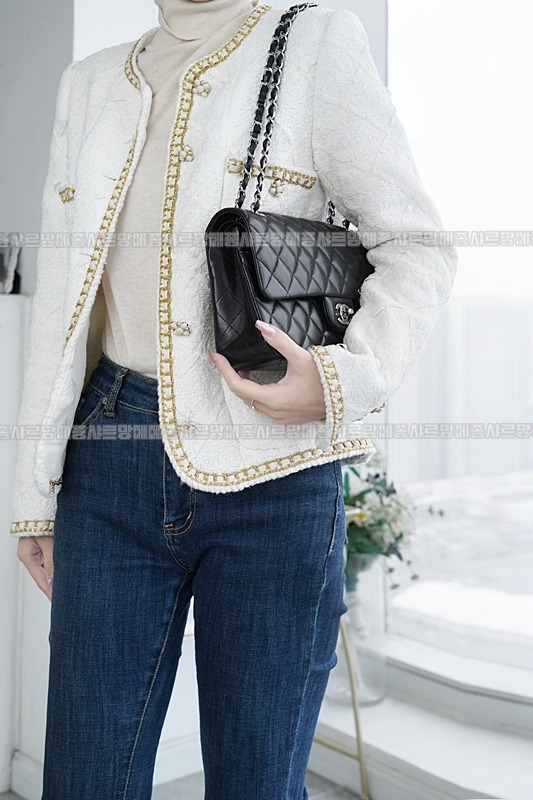 샤넬클래식미듐플랩백불랙은장 20260201-104326-003루.jpg