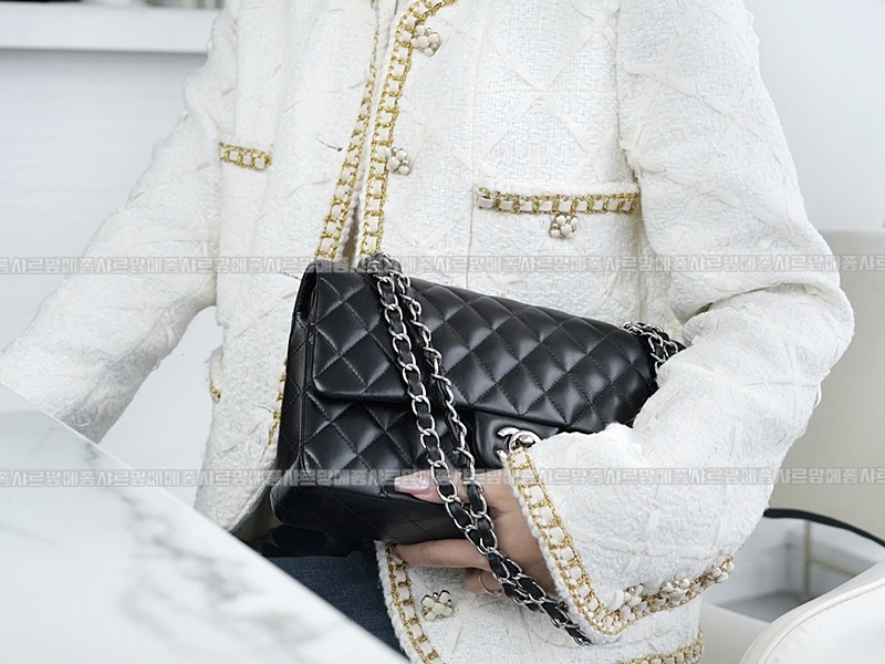 샤넬클래식미듐플랩백불랙은장 20260201-104328-008루.jpg