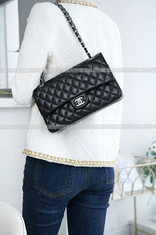 샤넬클래식미듐플랩백불랙은장 20260201-104328-009루.jpg