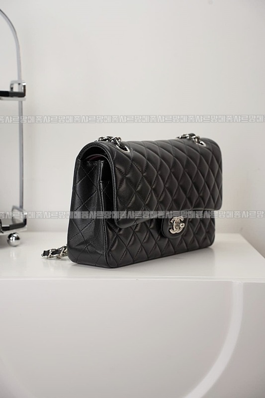 샤넬클래식미듐플랩백불랙은장 20260201-104328-012루.jpg