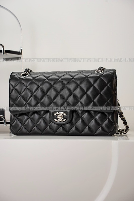 샤넬클래식미듐플랩백불랙은장 20260201-104329-013루.jpg