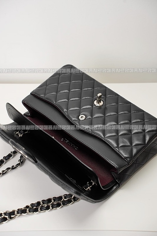 샤넬클래식미듐플랩백불랙은장 20260201-104329-014루.jpg