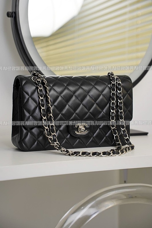 샤넬클래식미듐플랩백불랙은장 20260201-104329-015루.jpg
