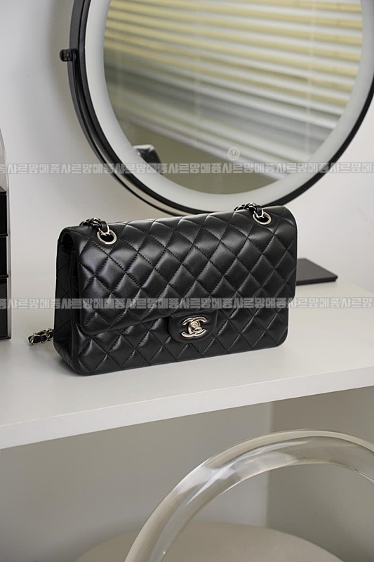 샤넬클래식미듐플랩백불랙은장 20260201-104329-017루.jpg