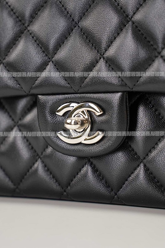 샤넬클래식미듐플랩백불랙은장 20260201-104329-020루.jpg