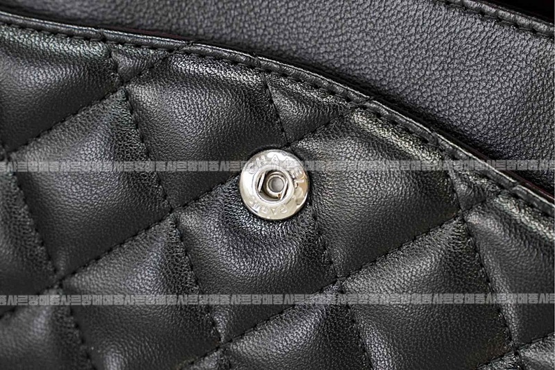샤넬클래식미듐플랩백불랙은장 20260201-104330-021루.jpg