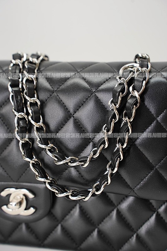 샤넬클래식미듐플랩백불랙은장 20260201-104330-022루.jpg