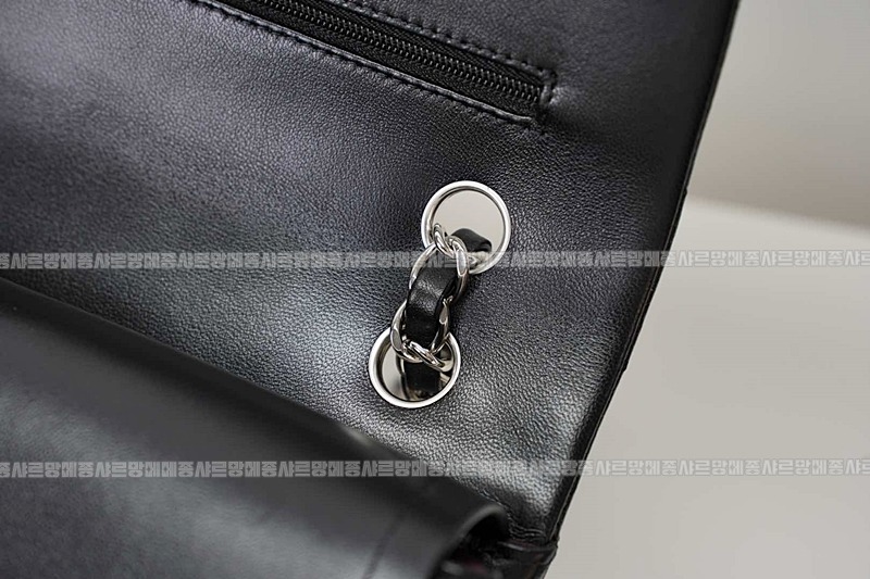 샤넬클래식미듐플랩백불랙은장 20260201-104330-024루.jpg