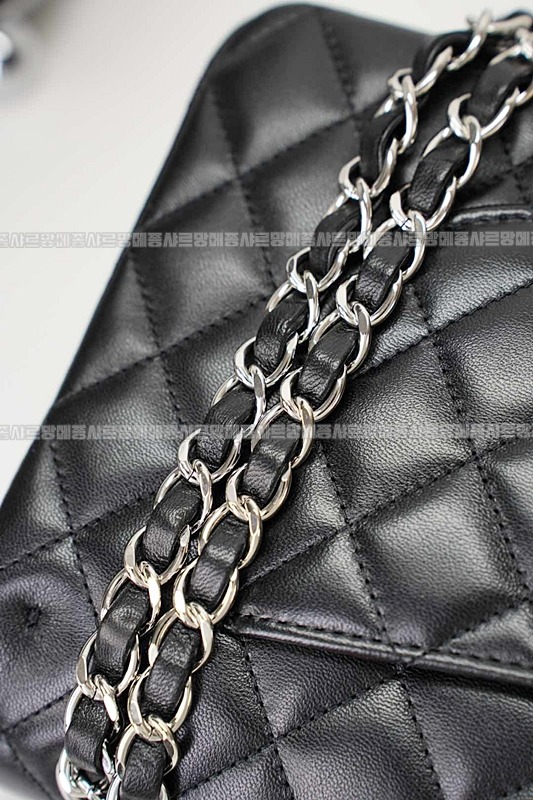 샤넬클래식미듐플랩백불랙은장 20260201-104330-026루.jpg