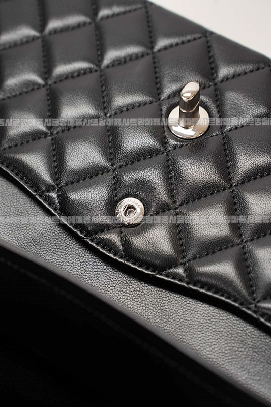 샤넬클래식미듐플랩백불랙은장 20260201-104330-027루.jpg