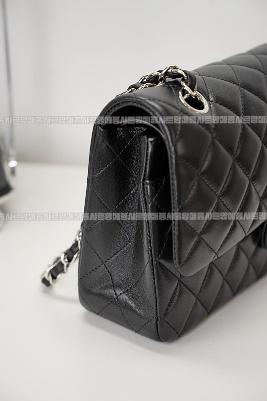 샤넬클래식미듐플랩백불랙은장 20260201-104331-028루.jpg