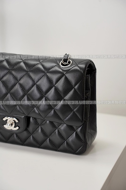 샤넬클래식미듐플랩백불랙은장 20260201-104331-029루.jpg