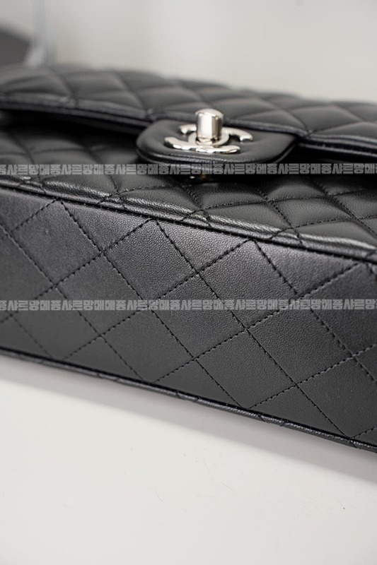 샤넬클래식미듐플랩백불랙은장 20260201-104331-030루.jpg