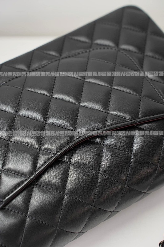 샤넬클래식미듐플랩백불랙은장 20260201-104331-036루.jpg