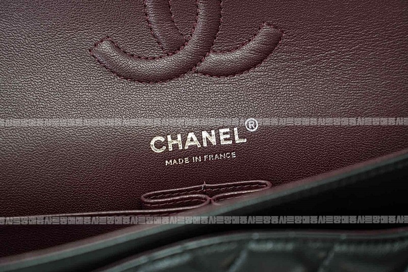 샤넬클래식미듐플랩백불랙은장 20260201-104332-043루.jpg