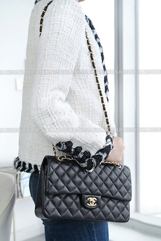 샤넬클래식미듐플랩백불랙금장 20260201-105720-001루.jpg