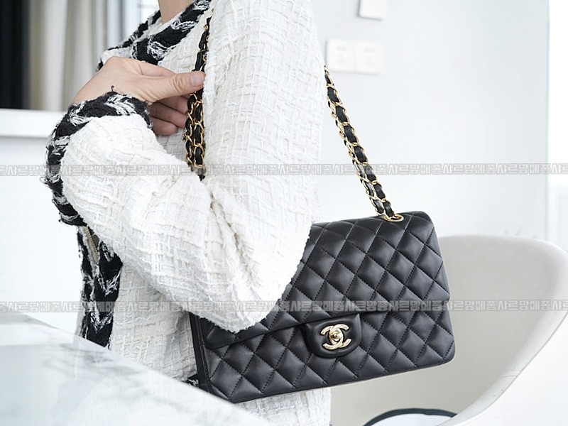 샤넬클래식미듐플랩백불랙금장 20260201-105720-002루.jpg