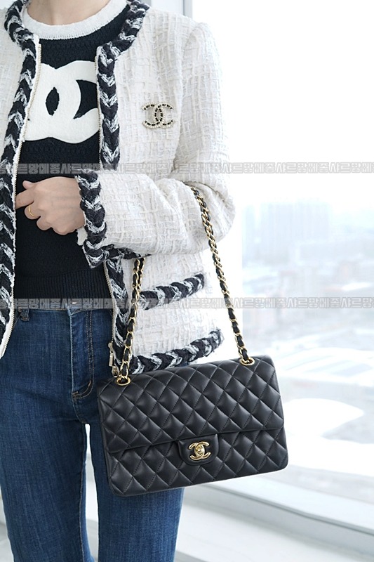 샤넬클래식미듐플랩백불랙금장 20260201-105721-005루.jpg