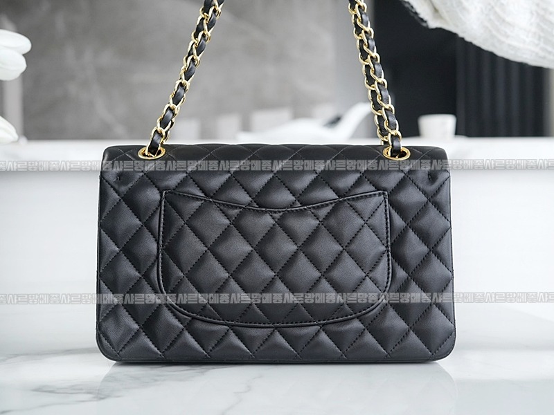 샤넬클래식미듐플랩백불랙금장 20260201-105722-012루.jpg