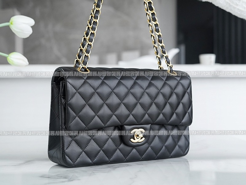 샤넬클래식미듐플랩백불랙금장 20260201-105722-013루.jpg