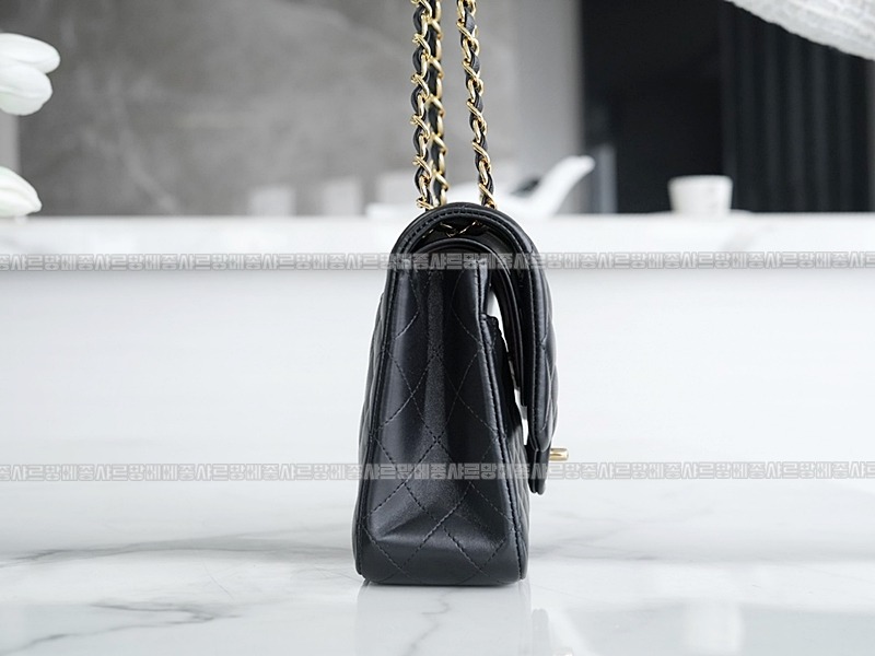 샤넬클래식미듐플랩백불랙금장 20260201-105722-015루.jpg